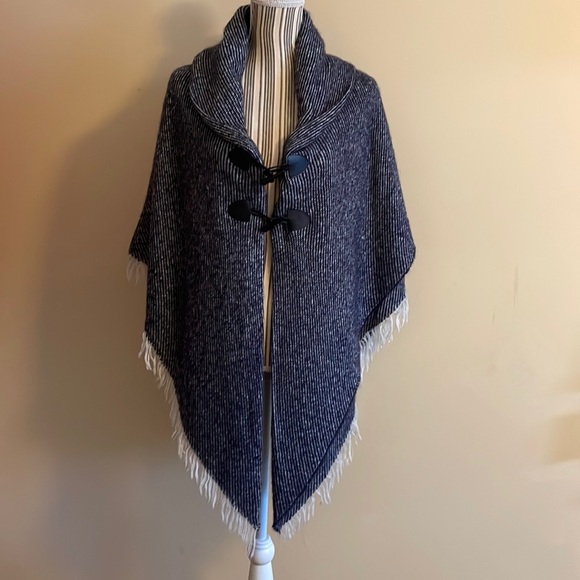 Johnston & Murphy Toggle Closure Poncho Sweater - Picture 2 of 5